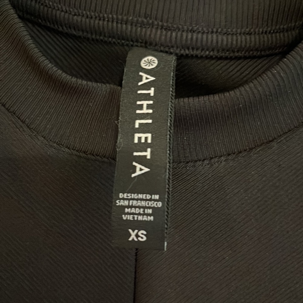 Athleta XS women’s dressy tank with one side rushing Super Slimming! - Picture 3 of 3
